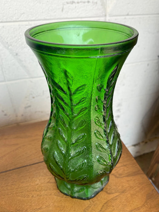 Green textured vase with leaf design 25849