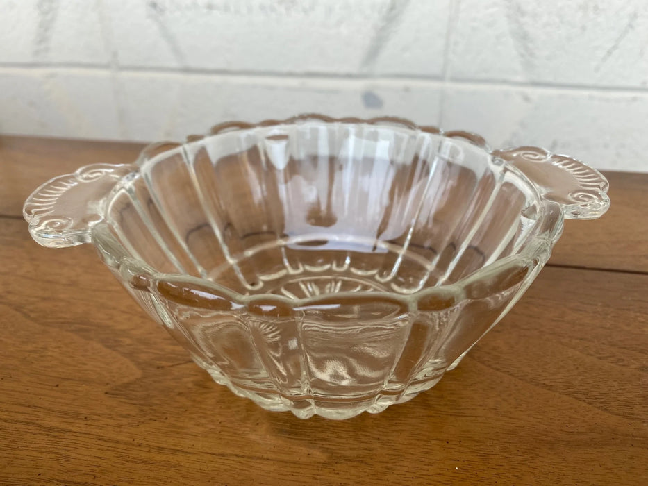 Small glass bowl 25852