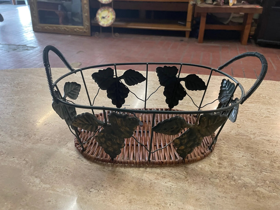 Metal/wicker decorative basket 25826