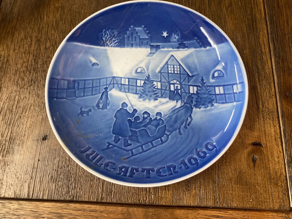 Royal Copenhagen vintage Bing & Grondahl blue/white plate Jule after 1969 decoration plate 25771
