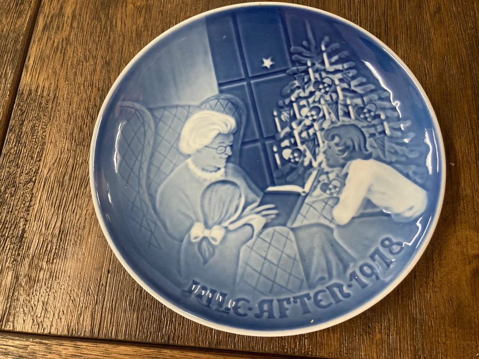 Royal Copenhagen vintage Bing & Grondahl blue/white plate Christmas at the old water mill 25773