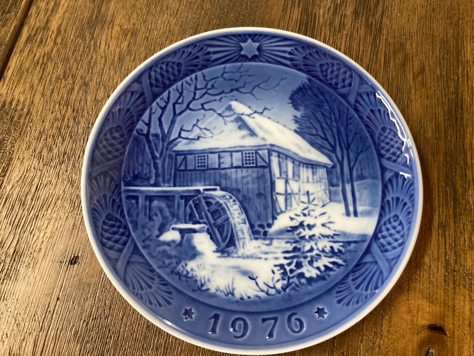Royal Copenhagen vintage Bing & Grondahl blue/white plate Water mill 25775