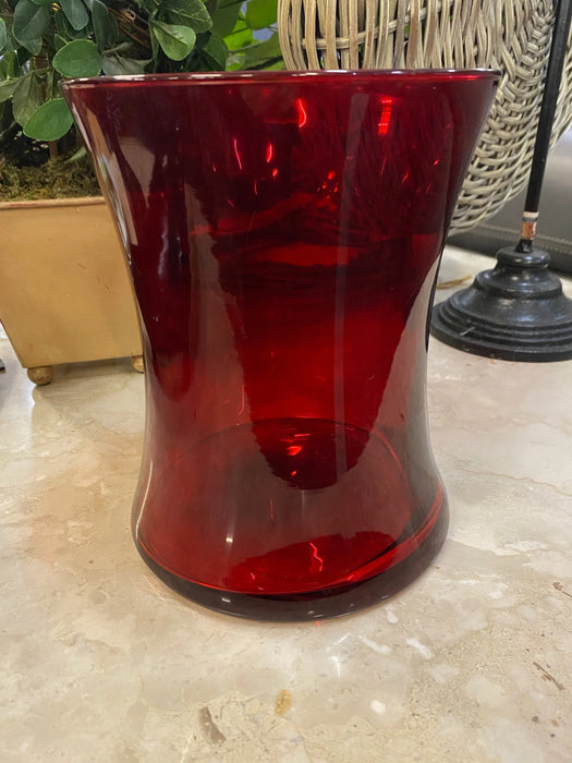 Red vase with unique shape 26198