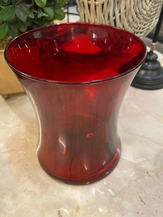 Red vase with unique shape 26198