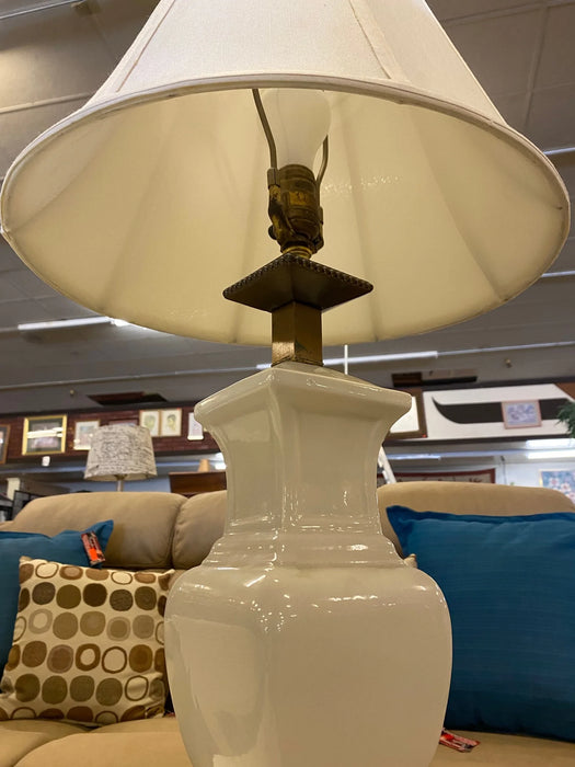Lamp with shade 26213