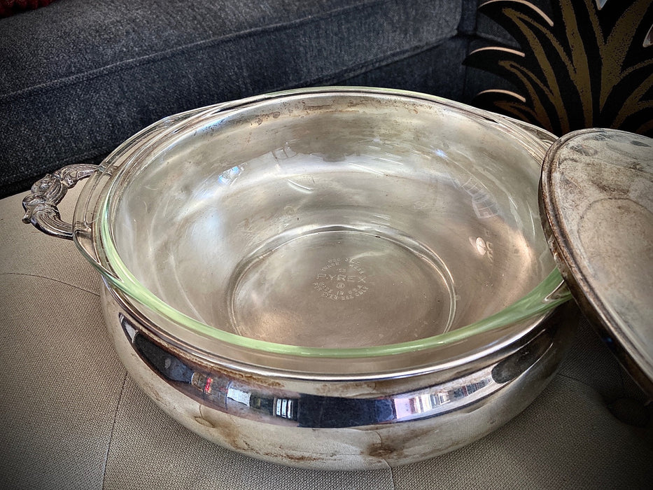 Serving dish with lid silver plated, Pyrex 3QT 27102