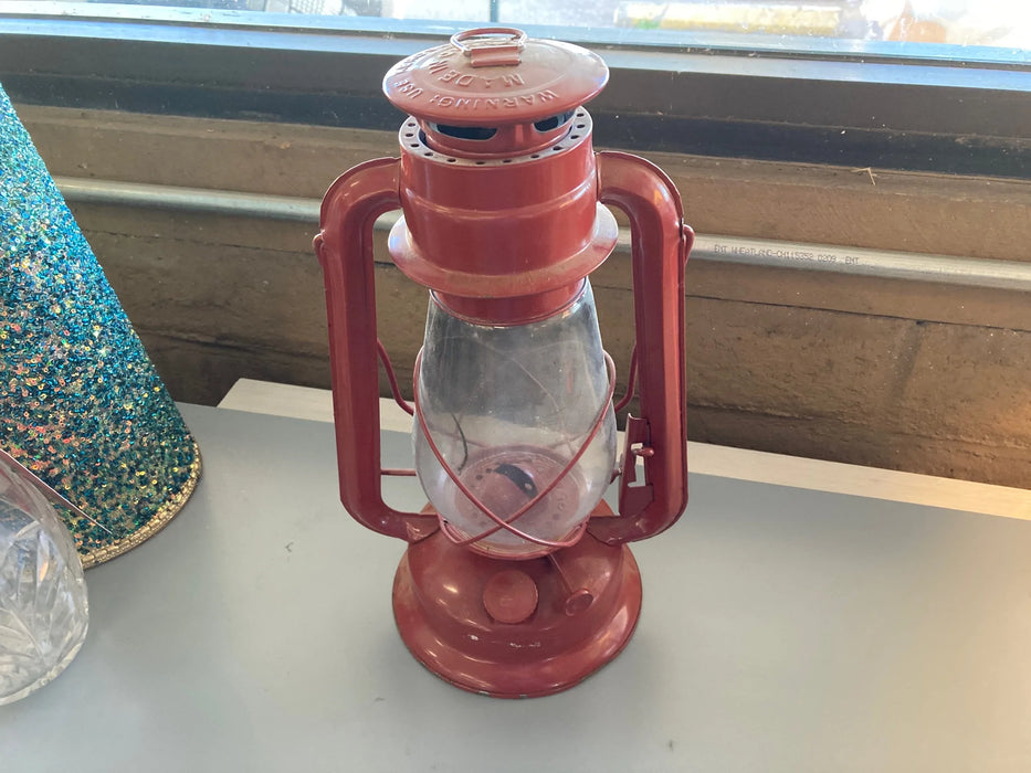 Metal kerosene lantern, red 27120