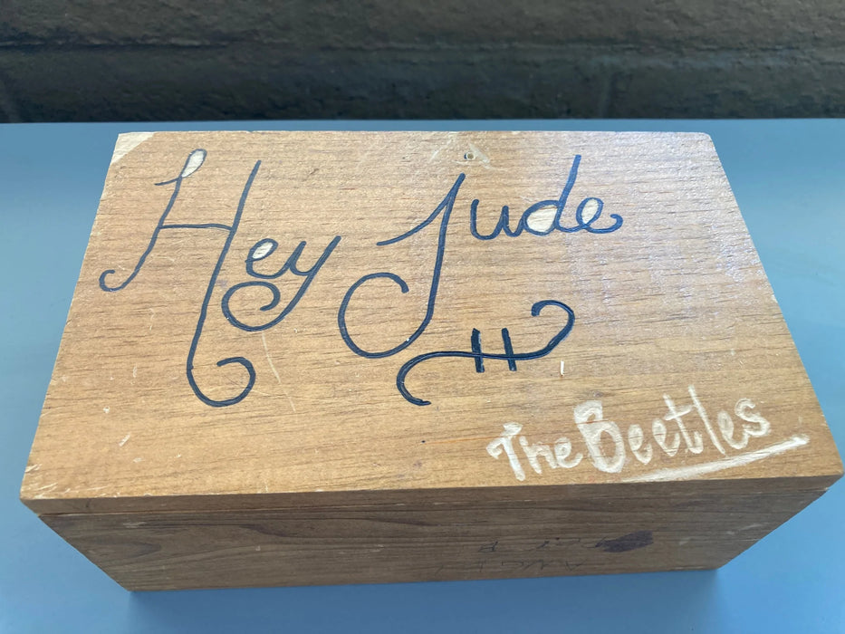 Hey Jude wooden box, Beatles spelled wrong 27005