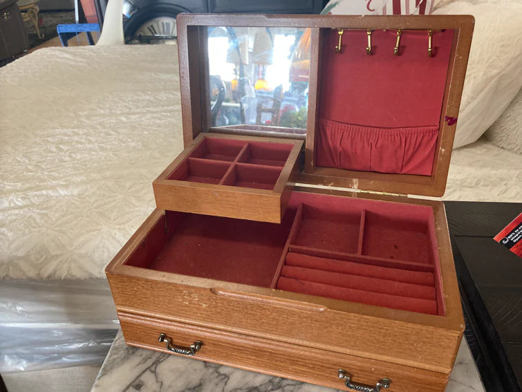 Oak jewelry box, with drawer and mirror 26943