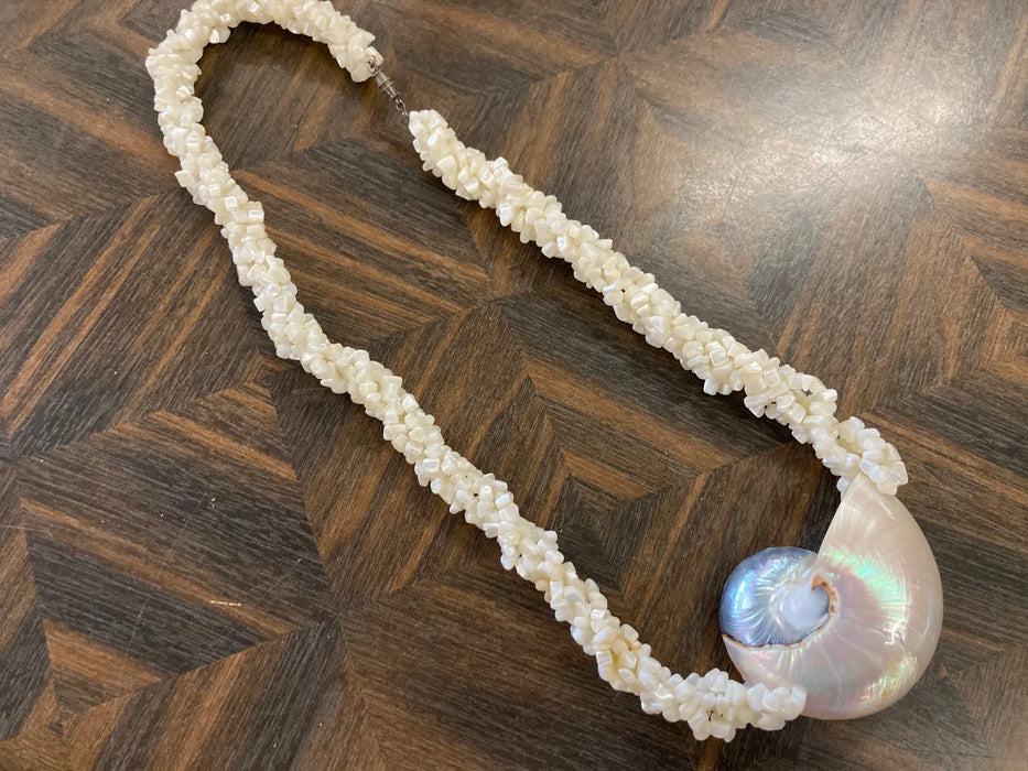 Large puka shell necklace 26790