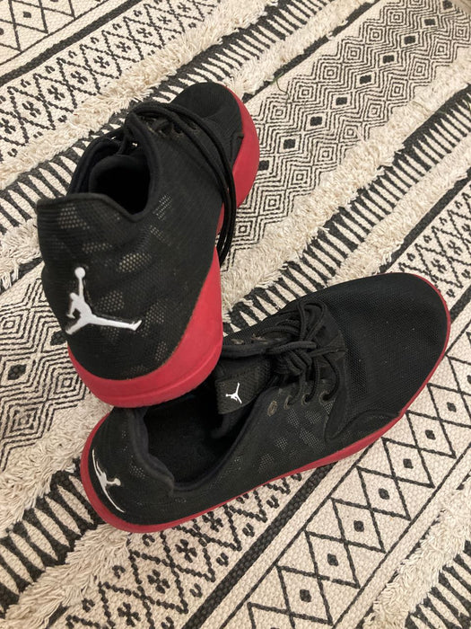 Nike Jordan's running shoes size 6 women's 26635