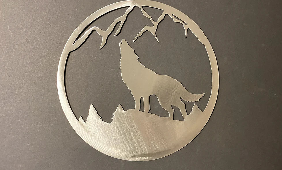 Wolf w/ mountains round hand crafted metal wall decor MS-1010