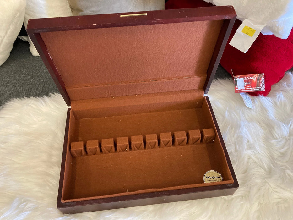 McGraw tarnish-proof silverware chest 27477
