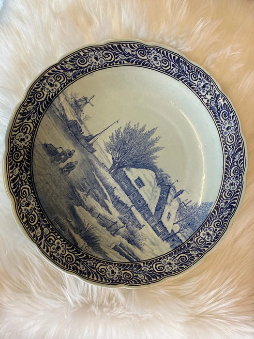 Royal Sphinx round plate platter, made in Holland, Delfts 27625
