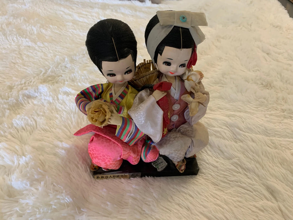 Korean sisters Oriental Asian doll set 27688