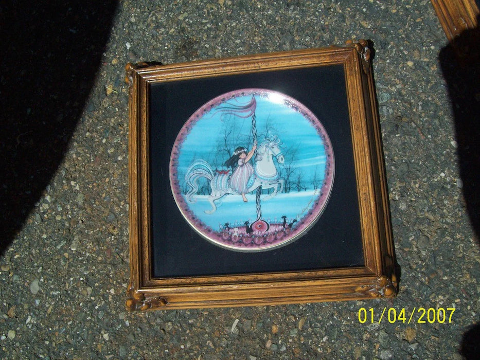 Collectors plate framed 3136