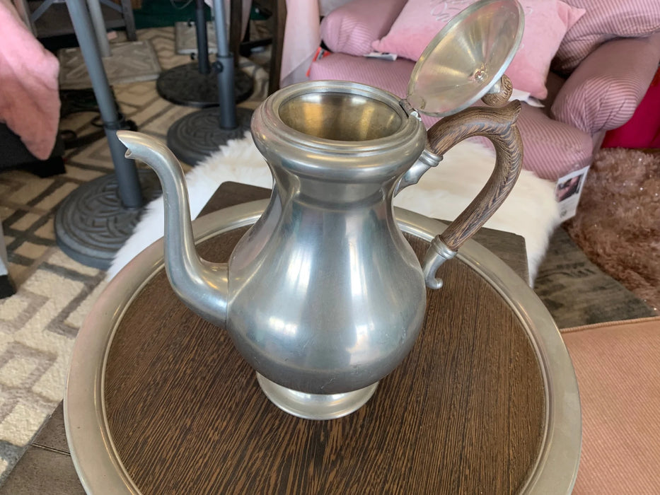 Tall silver teapot 27931