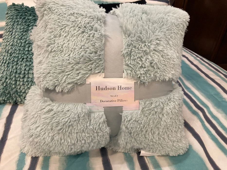 Hudson Home baby blue soft decorative shag pillows 28031