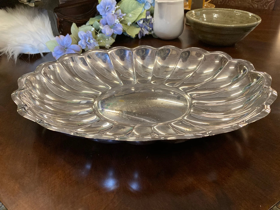 Vintage Reed & Barton 110 Holiday silver plated oval platter with scalloped edge 28040