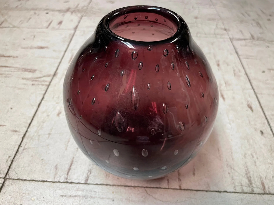 Purple glass vase 28177