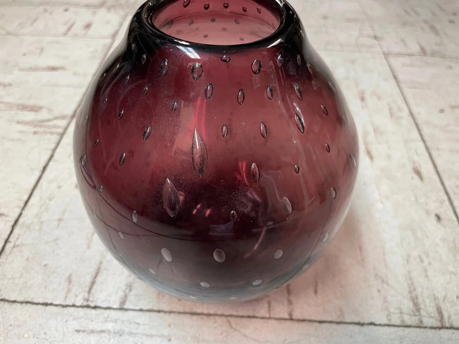 Purple glass vase 28177