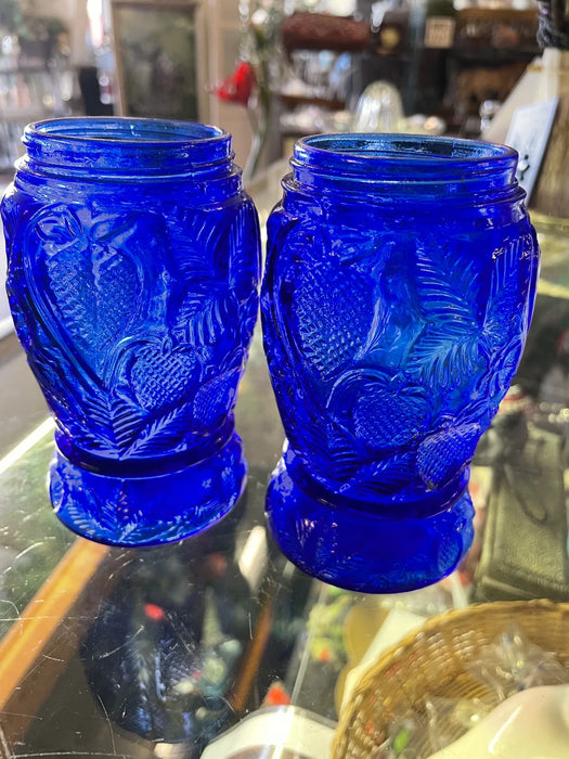 Strawberry pattern colbalt blue glass shaker 28203