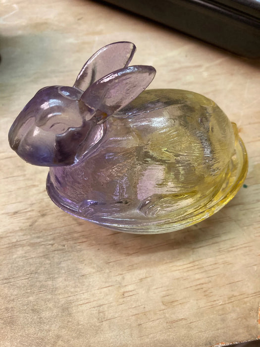 Rare- Indiana glass easter bunny 28155