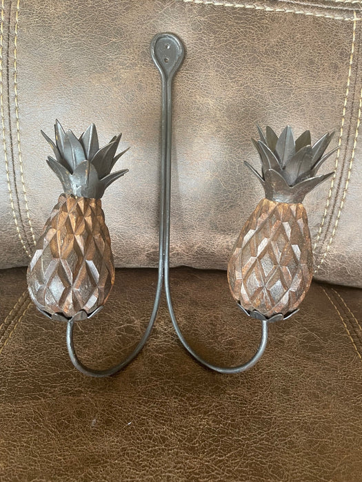 Pineapple wood and metal candle holder 28332
