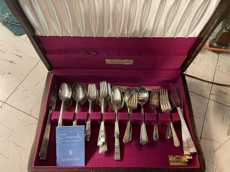 Community silver plated silverware in box chest vintage 28359
