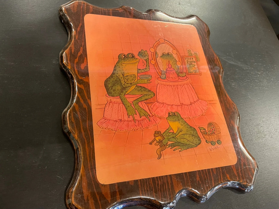 Mom frog and baby on wood picture 28376