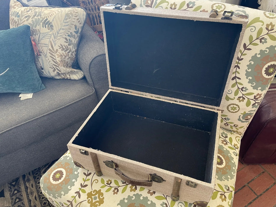 Vintage style burlap suitcase 28445