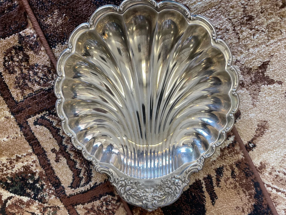 Vintage silver plated shell 28389