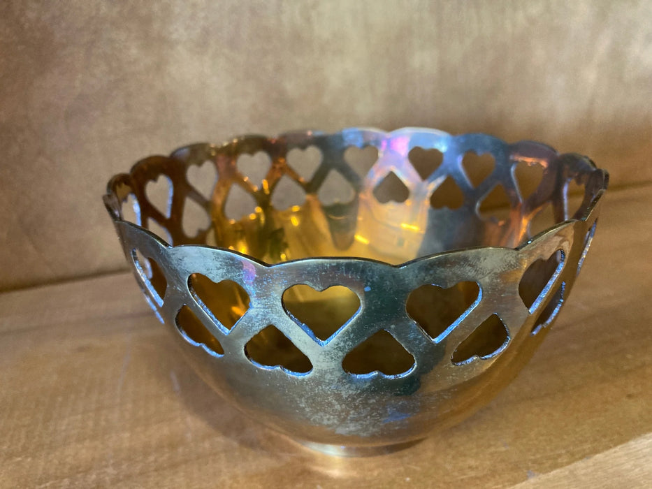 Solid brass heart pattern bowl item 28592