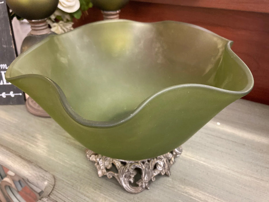 Frosted green pedistal bowl 28598
