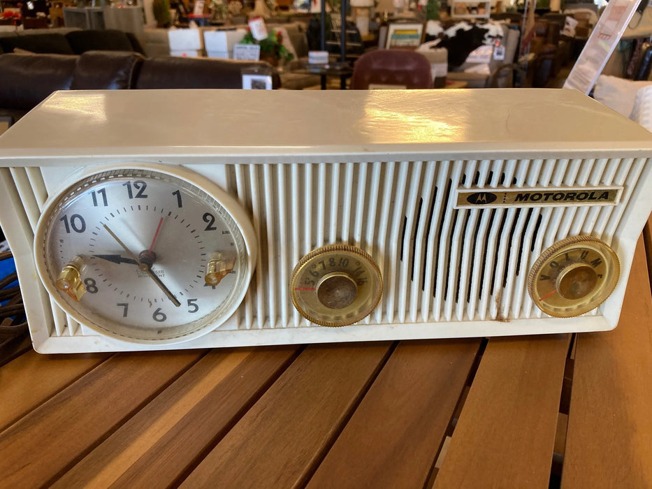 Vintage Motorla clock radio 28632