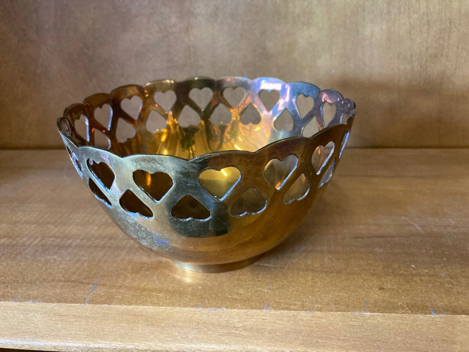 Solid brass heart pattern bowl item 28592