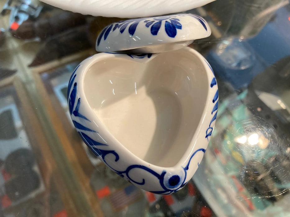 Royal Delft porcelain trinket box 28614