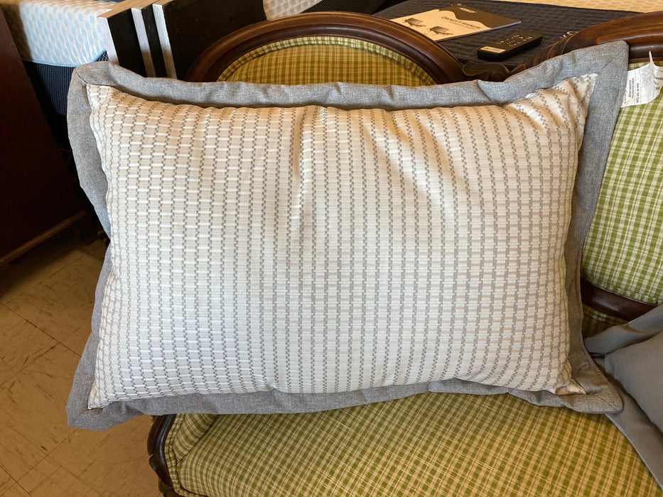 Grey and white pillow 28666