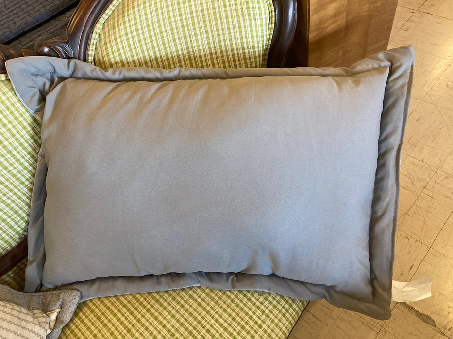 Grey and white pillow 28666