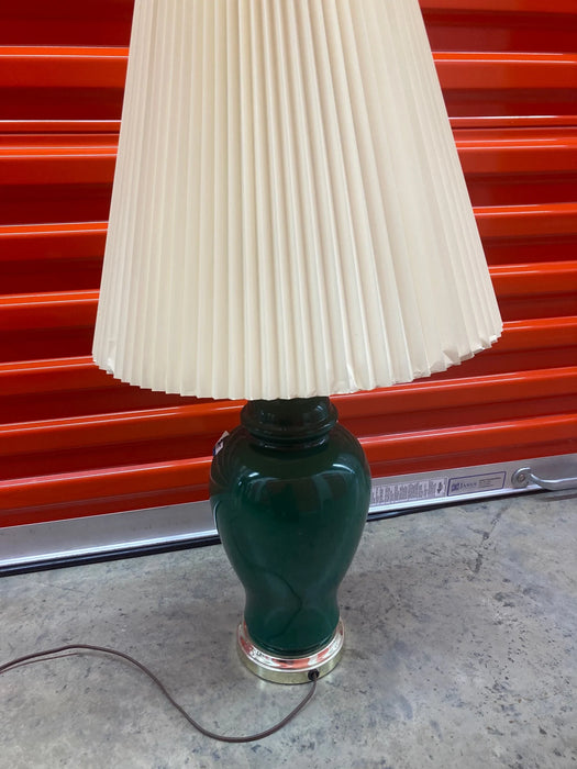 Green lamp w shade 28707