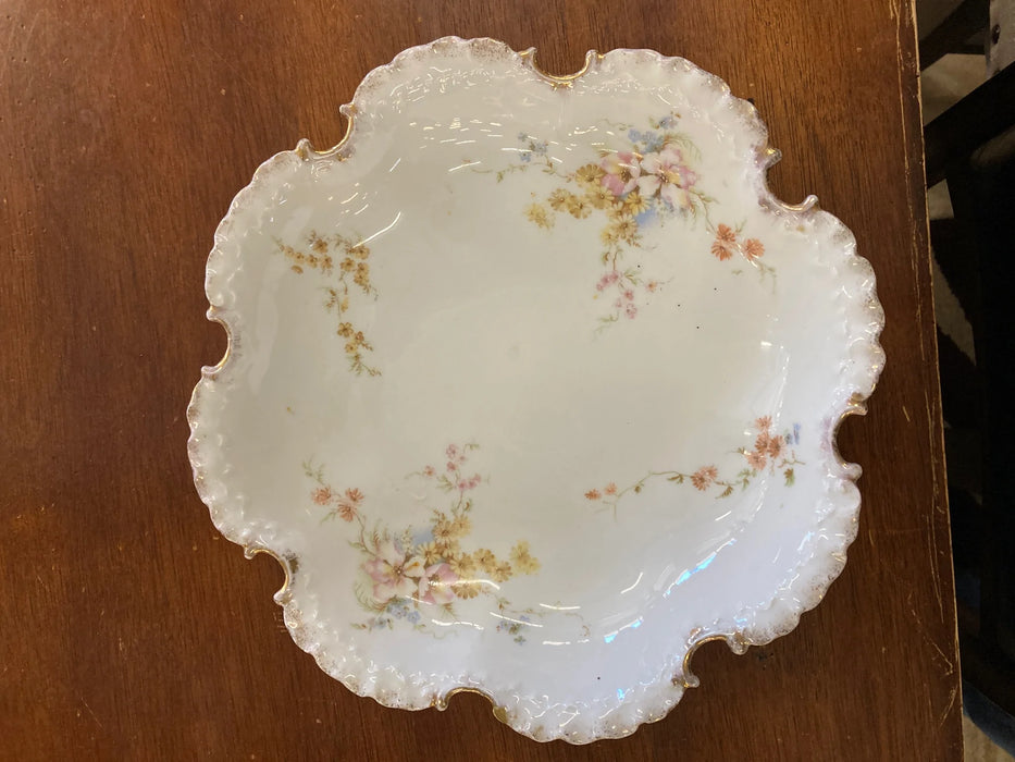 Dinner bowl with flowers and gold leaf scalloped edges 28851