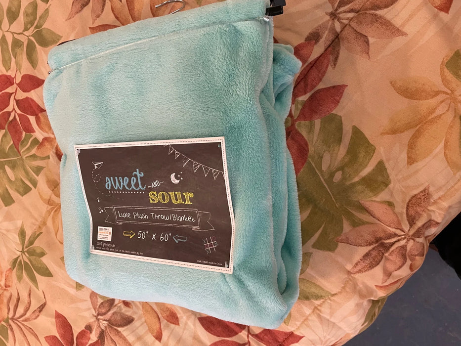 Sweet and sour luxe plush blanket 28868