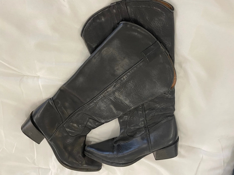 Black boots size 8 made in Spain 28927