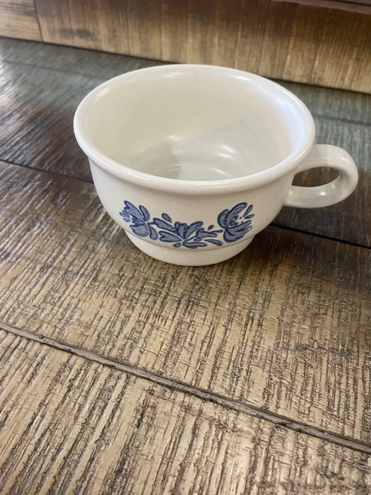 Pfaltsgraff vintage yorktowne stoneware cups, 28936