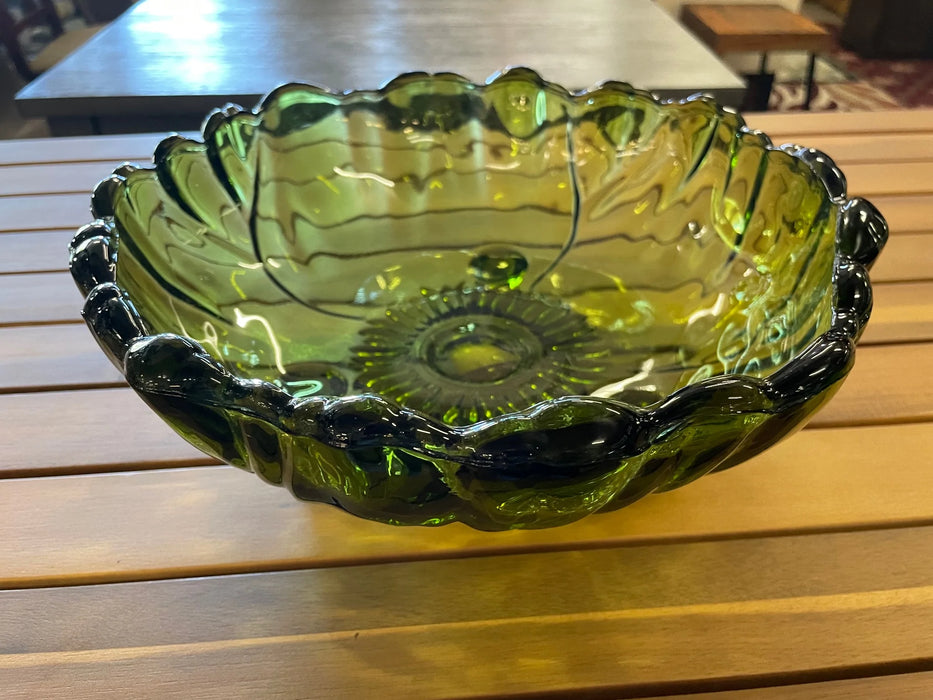 Scalloped edge green Indiana glass bowl 288964
