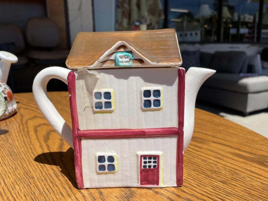 House shaped, thatched roof teapot, decorative purpose 28990