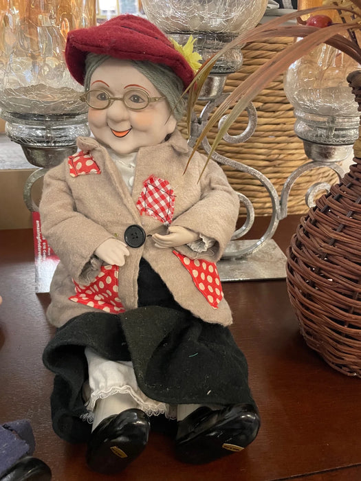 Grandma Emma Dynasty Doll 29007