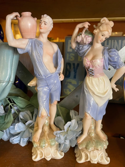 Pair of vintage Ardalt figurines 2pc set 29014