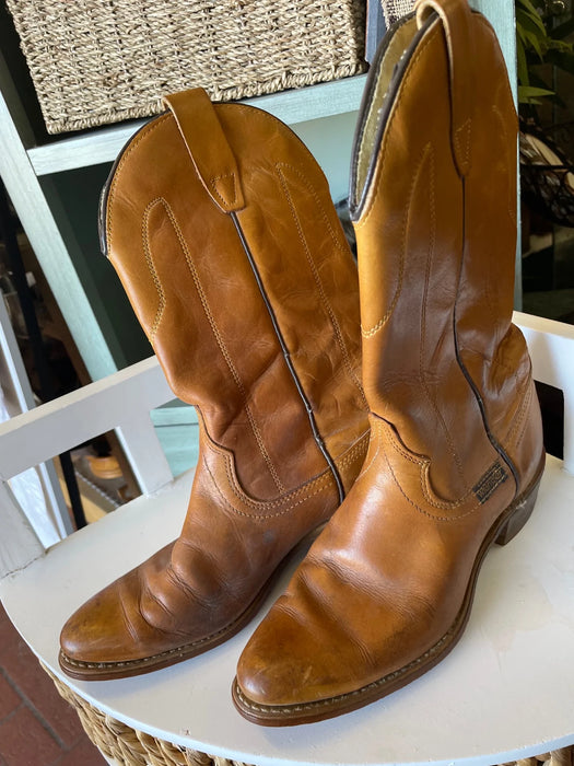 Wrangler boots size 8 29021
