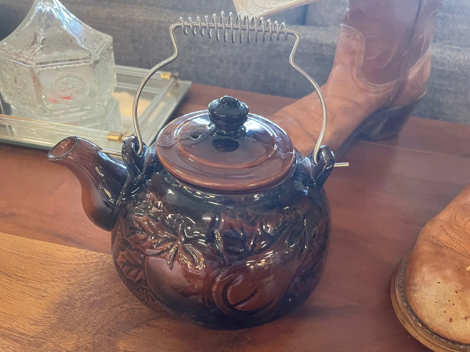 Ceramic teapot with metal handle 29084